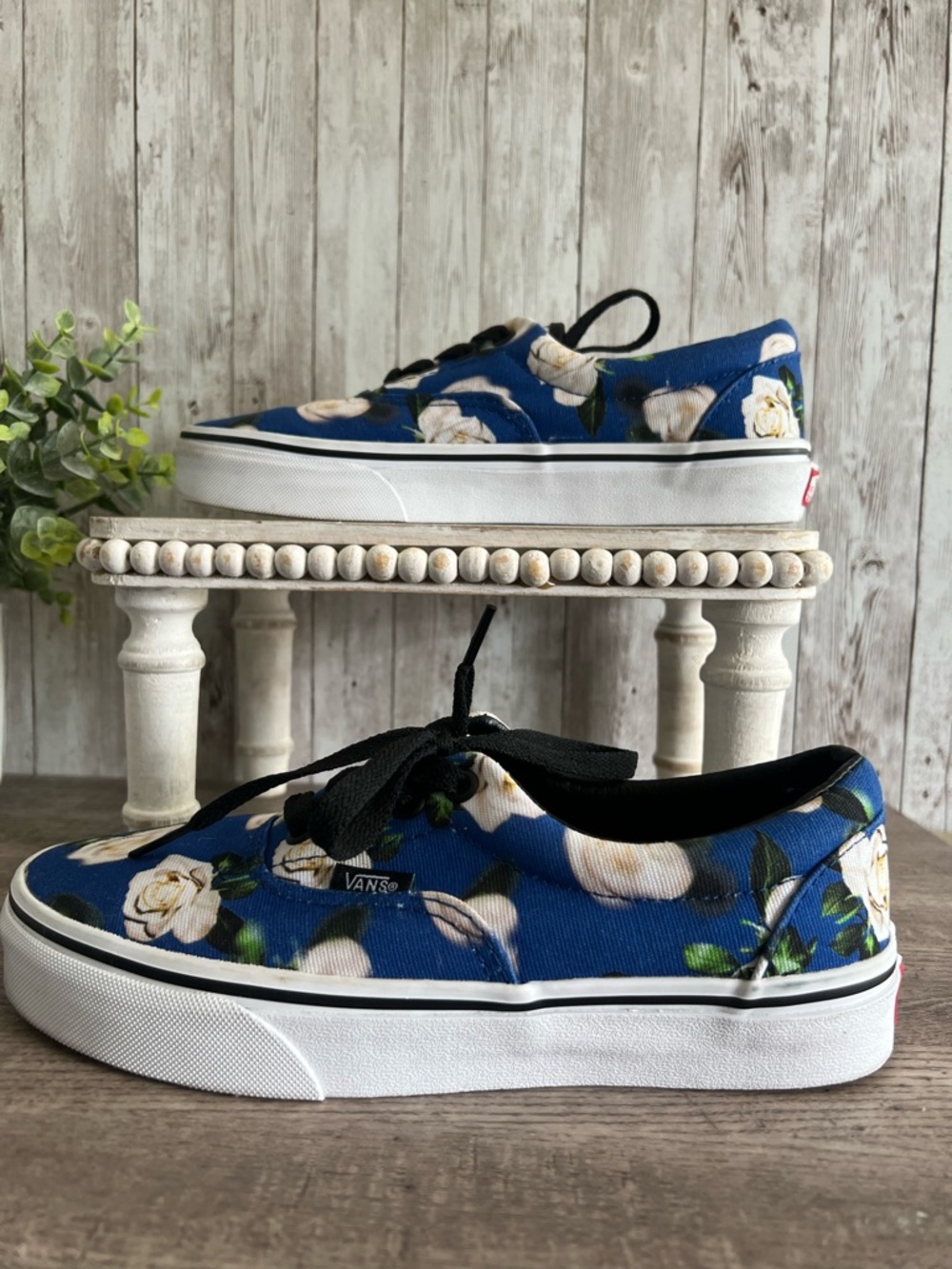 Vans Blue Romantic Floral Blue Lapis Sneakers Lace Up Unisex M5.5, W7 - Picture 3 of 7